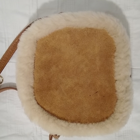 UGG Crossbody - Picture 3 of 6